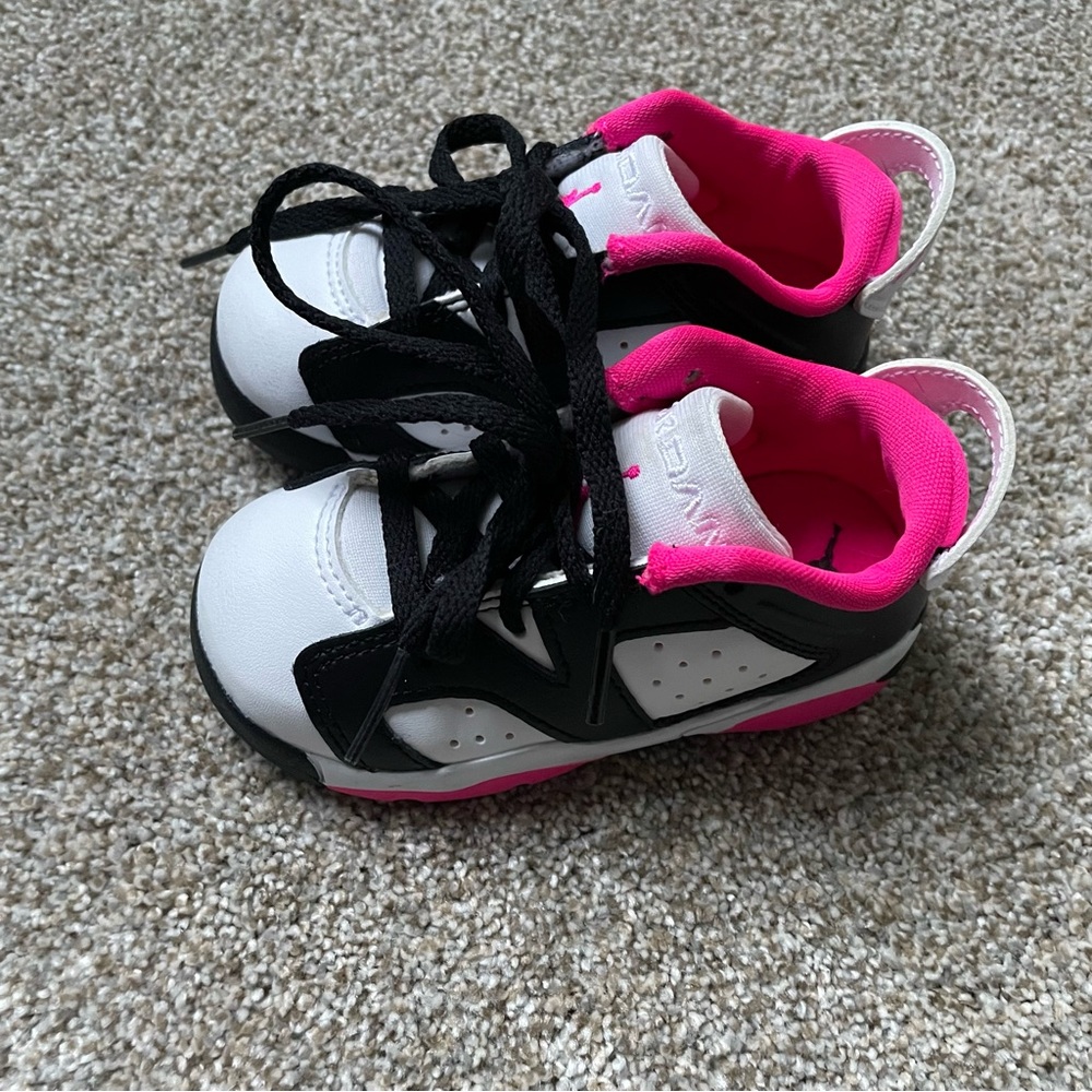 Kid’s Jordans - Picture 4 of 8
